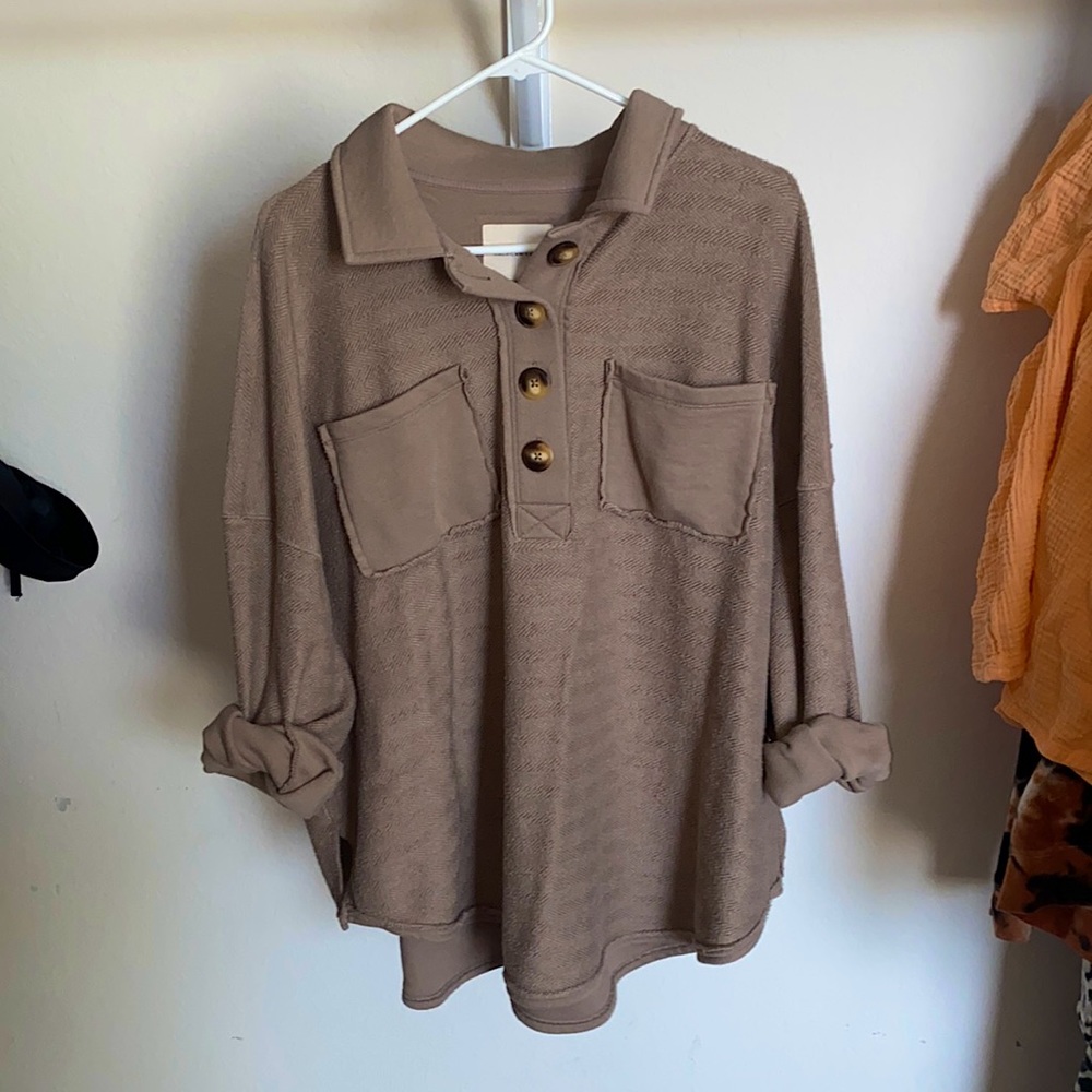 Brand- American eagle, Size- Medium, Color- Light brown